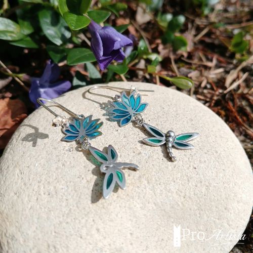 Boucles d'oreilles en émail plique à jour '' Libellules ''.