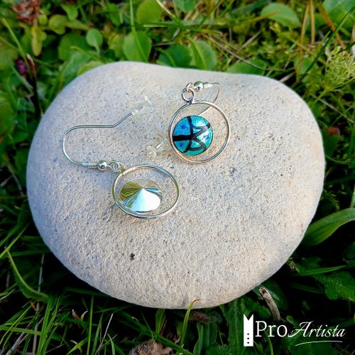 Boucles d'oreilles en émail sublimé de feuilles d'argent vert et turquoises. .