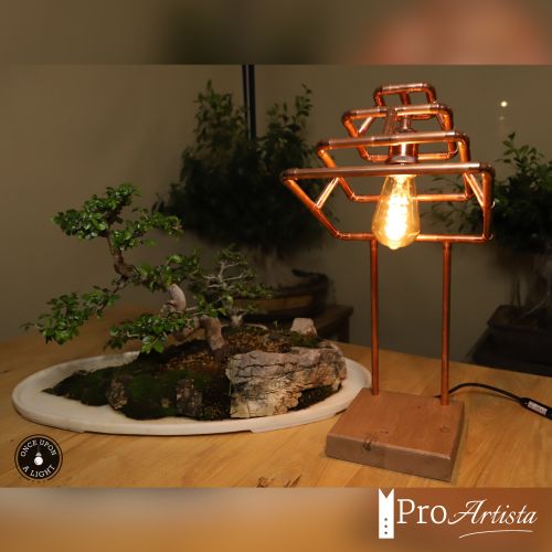 Pyramide de cuivre - Lampe de table artisanale